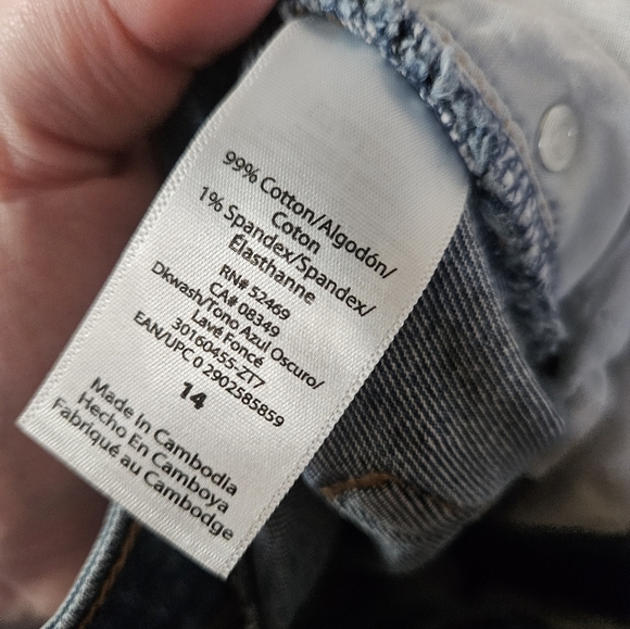 Sofia jeans by sofia Vergara distressed cuffed jean shorts! - Picture 7 of 7